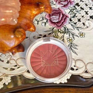 OFRA Coral crush blush for a Natural Flush